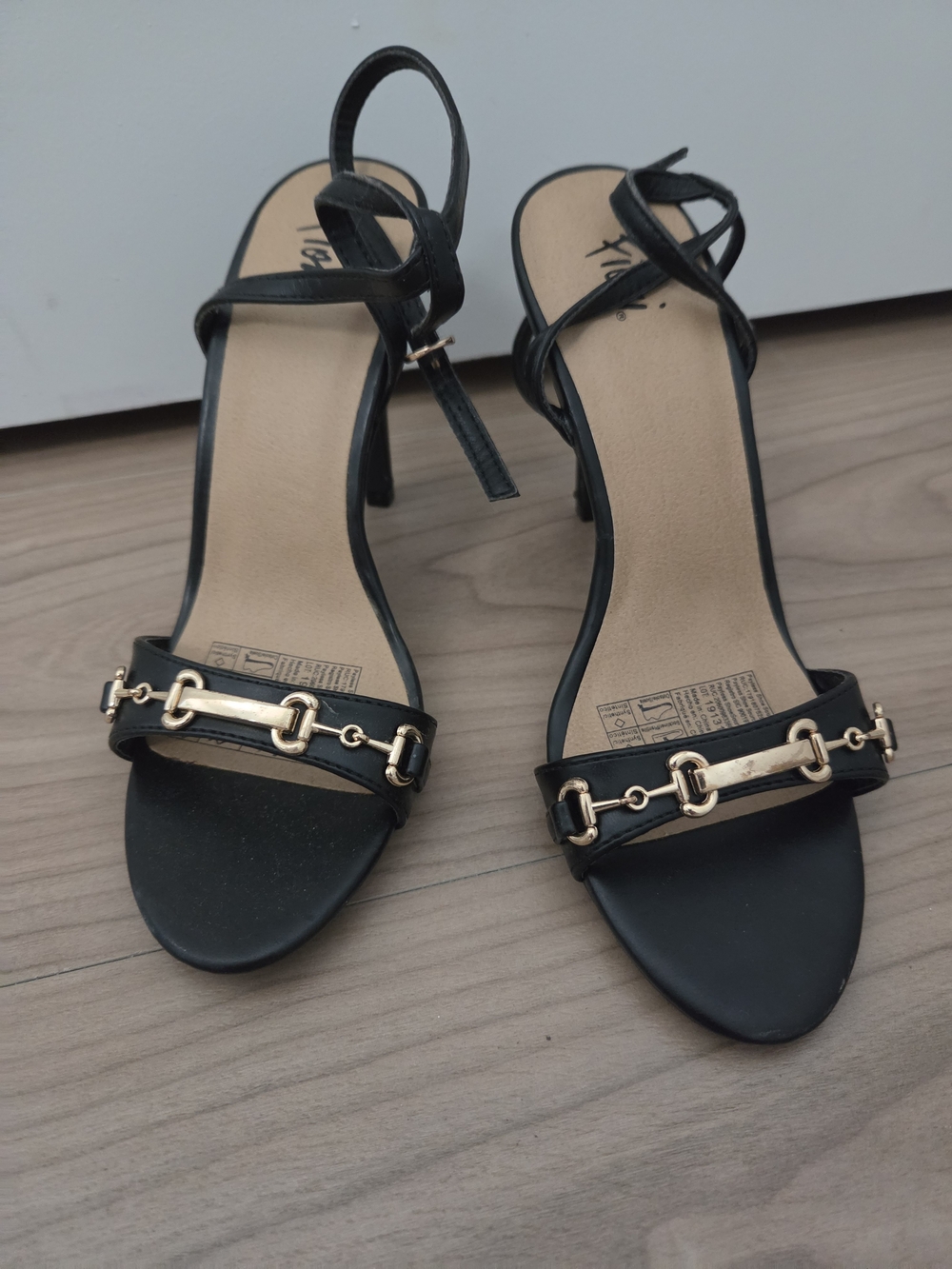 FIONI Clothing Black Heeled Sandals with Gold Chain Detail